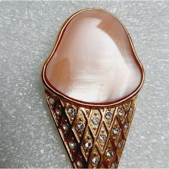 BUTLER Signed Vintage Peach Pearly Enamel Ice Cream Brooch Jewelry Goldtone Pin - Picture 5 of 10